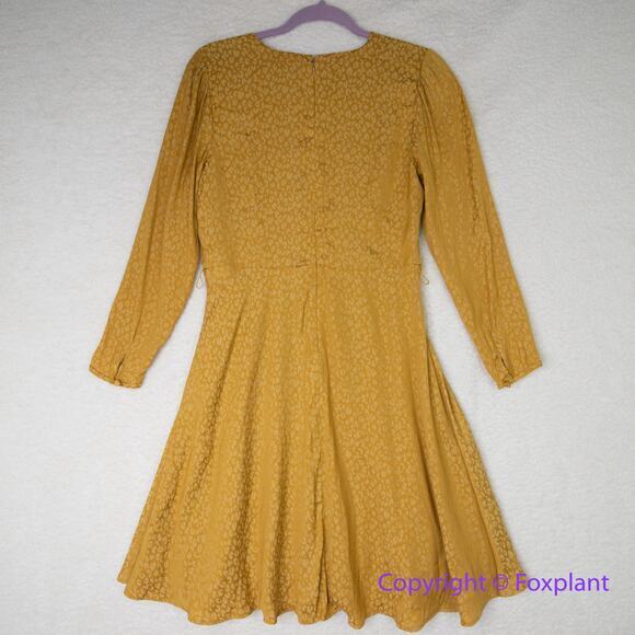Ann Taylor Cheetah Jacquard Faux Wrap V-neck Light Lined Belted Dress, size 8P - Picture 14 of 16